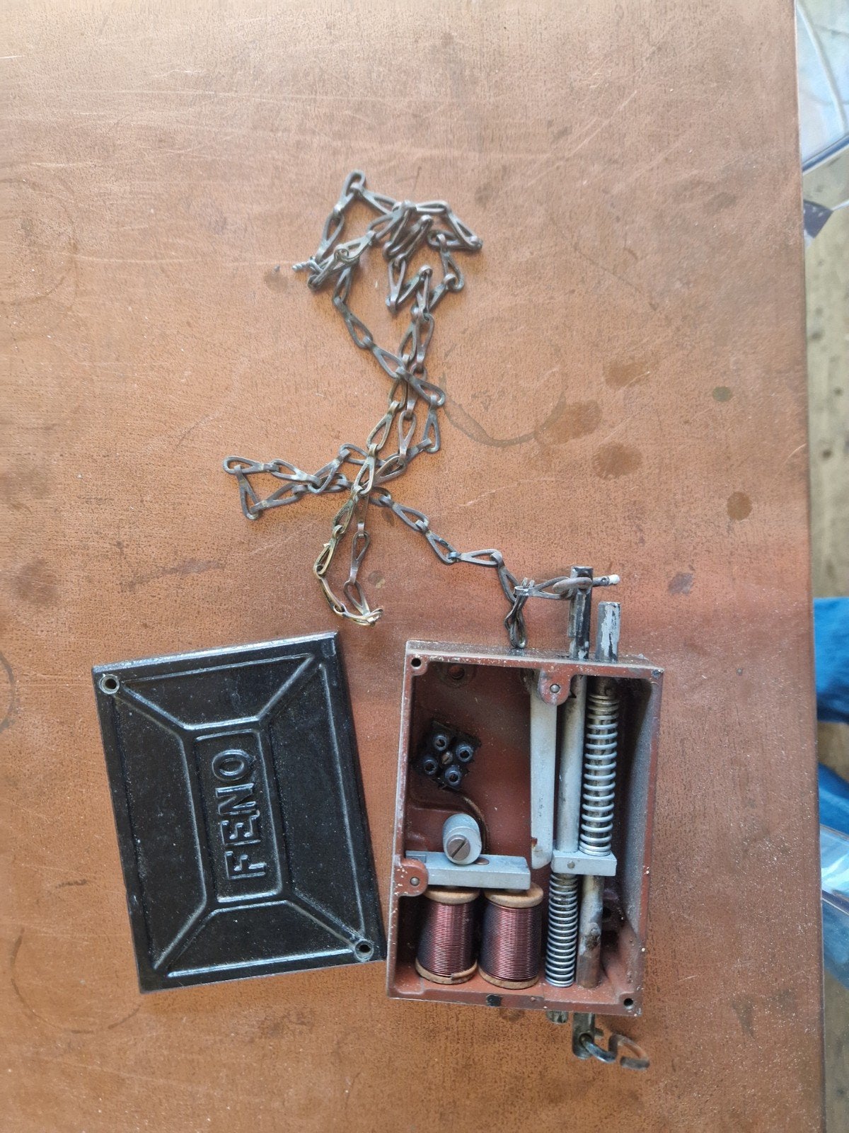 Vintage FENO deuropener mechanisme met ketting, Ophalen