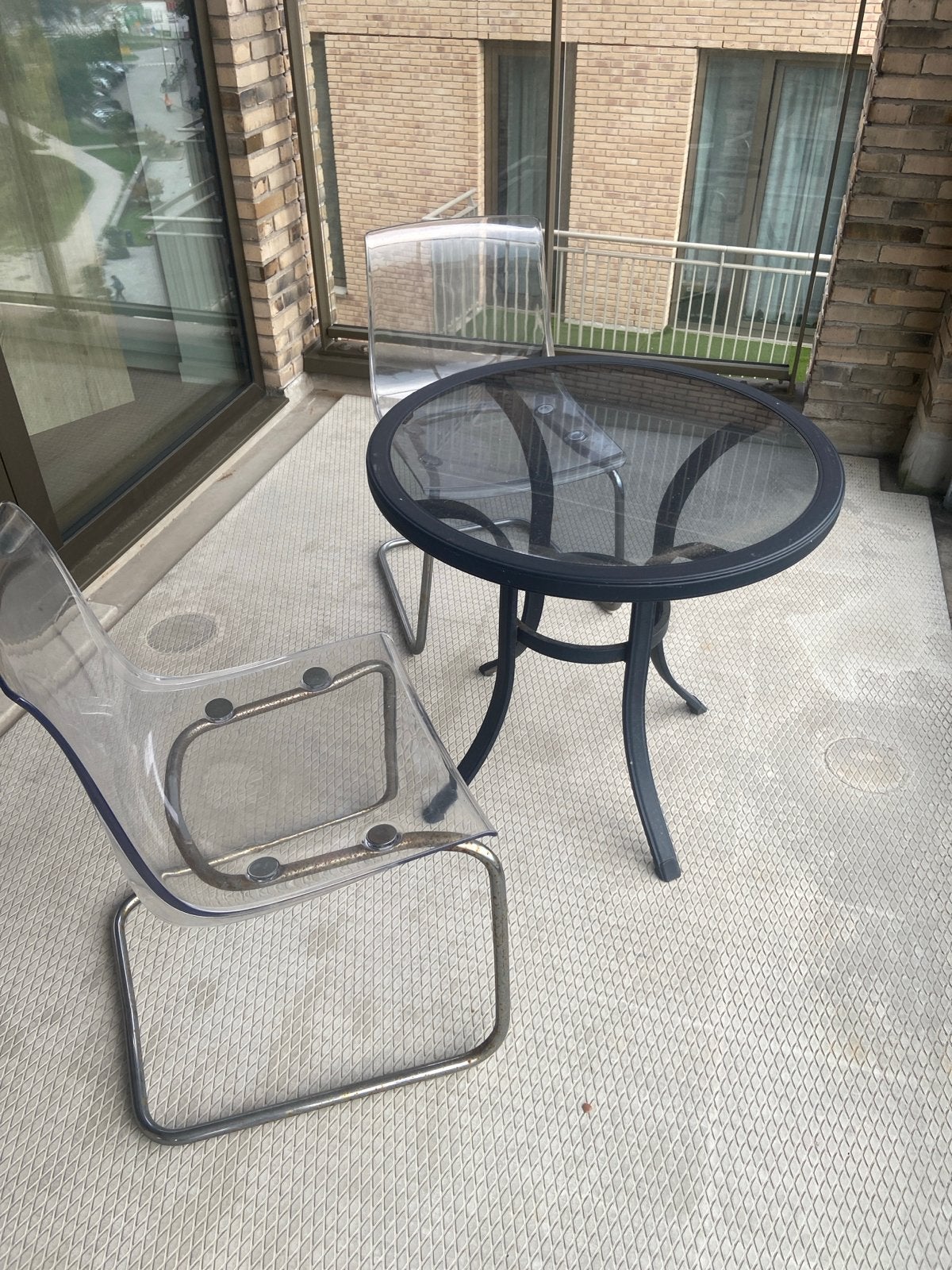 Balkonset: Glazen Tafel met 2 Transparante Stoelen, Kunststof, Gebruikt, Eettafel, Tuinset