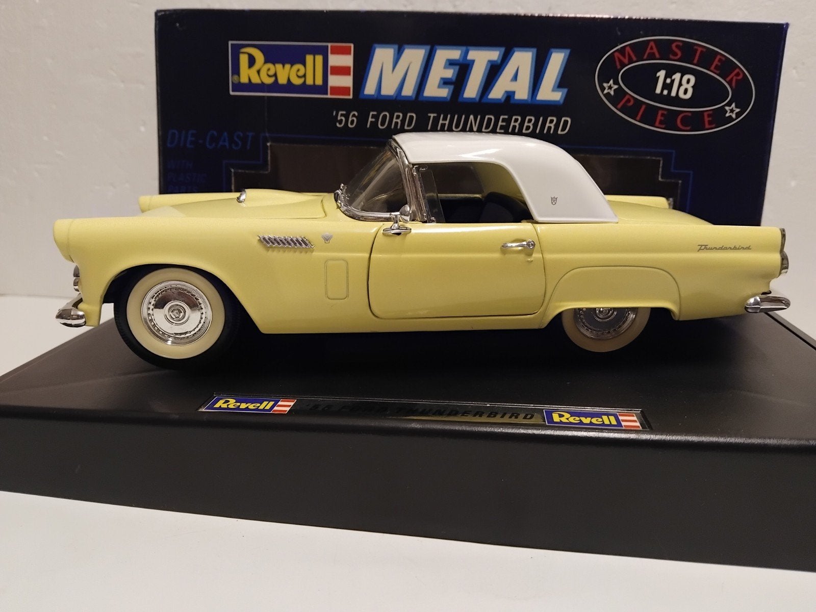 Ford Thunderbird mais geel  incl hard top Revell 1:18 KRD, Ophalen of Verzenden, Zo goed als nieuw, Auto, Revell