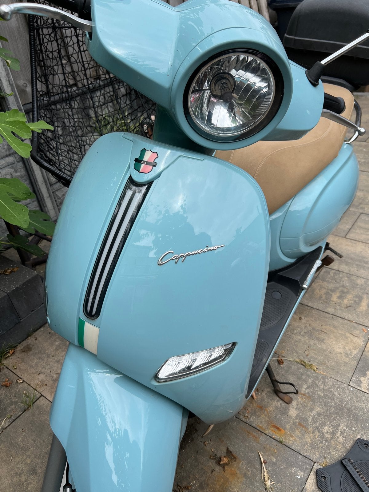 Zo goed als nieuwe Cappuccino scooter - Lichtblauw, Ophalen, Zo goed als nieuw, Benzine, Overige merken