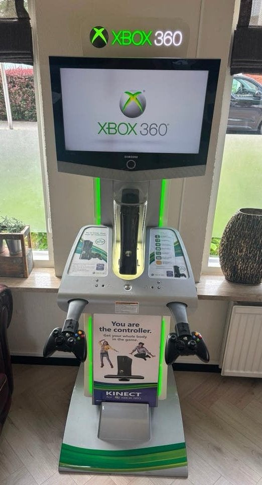 Hele nette Xbox 360 Kiosk Demopod demo pod, Spelcomputers en Games, Spelcomputers | Xbox 360, Ophalen, Met 2 controllers, Refurbished