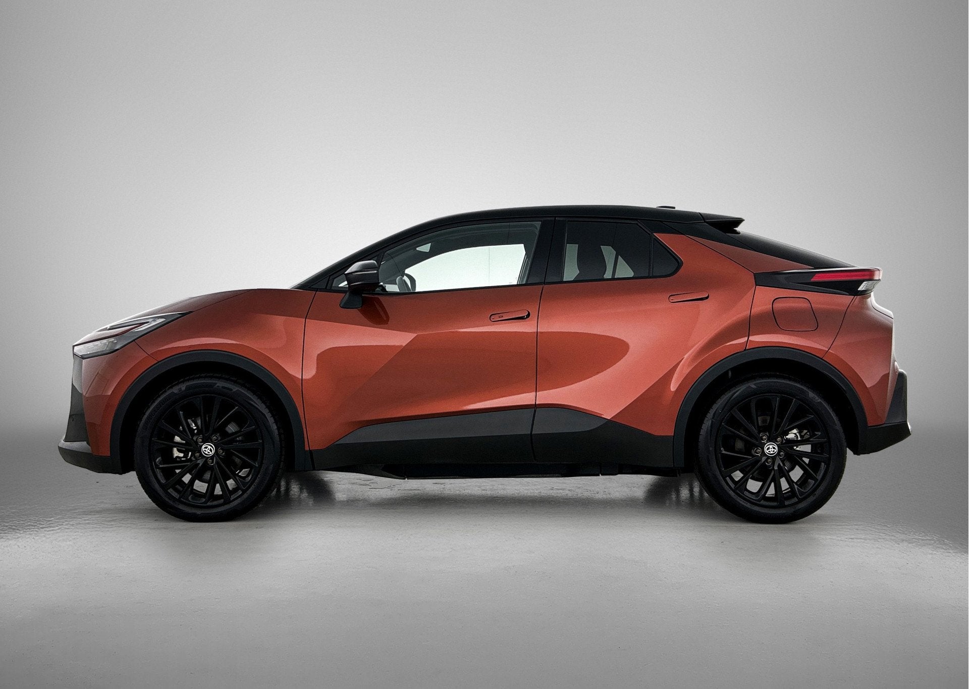 Toyota C-HR 2.0 Plug-in Hybrid 220 GR SPORT PLUS | BTW voert, Auto's, 12 maanden, Gebruikt, 4 cilinders, Bedrijf