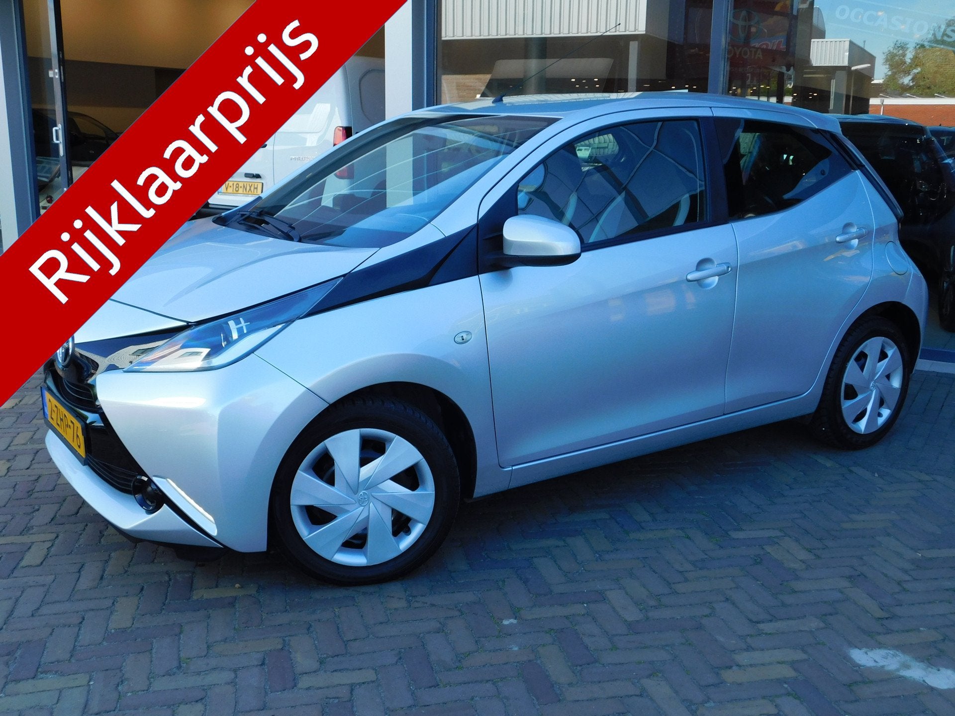 Toyota Aygo 1.0 VVT-i x-play (bj 2015), Auto's, Voorwielaandrijving, Stof, Gebruikt, 4 stoelen