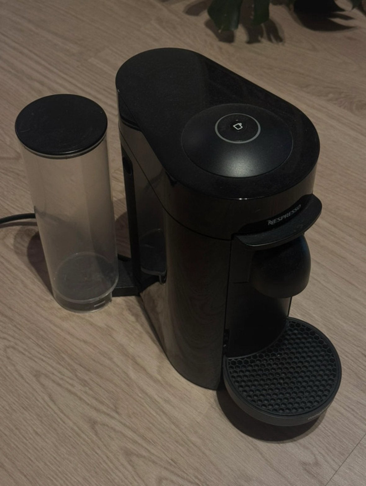 Nespresso Vertuo Plus, Ophalen of Verzenden, Zo goed als nieuw, Koffiemachine