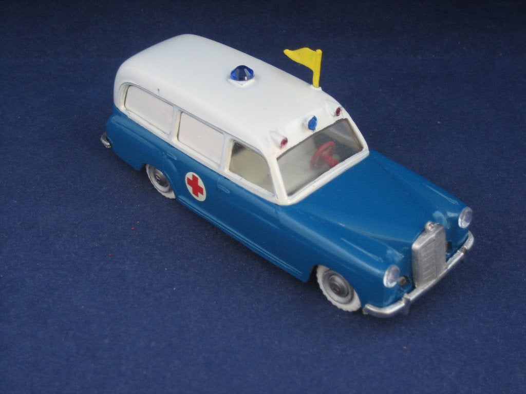 Tekno Denmark  Mercedes-Benz 220S Ambulance/IZGS!!, Hobby en Vrije tijd, Verzenden, Zo goed als nieuw, Auto, Tekno
