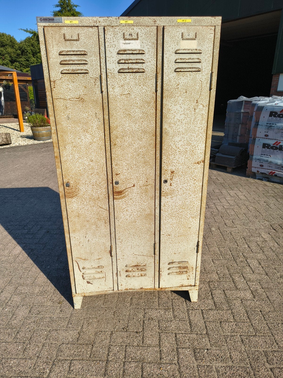 Te koop! Vintage metalen locker met 3 deuren, Huis en Inrichting, Kasten | Lockerkasten, Ophalen, Gebruikt, Industrieel, Vintage