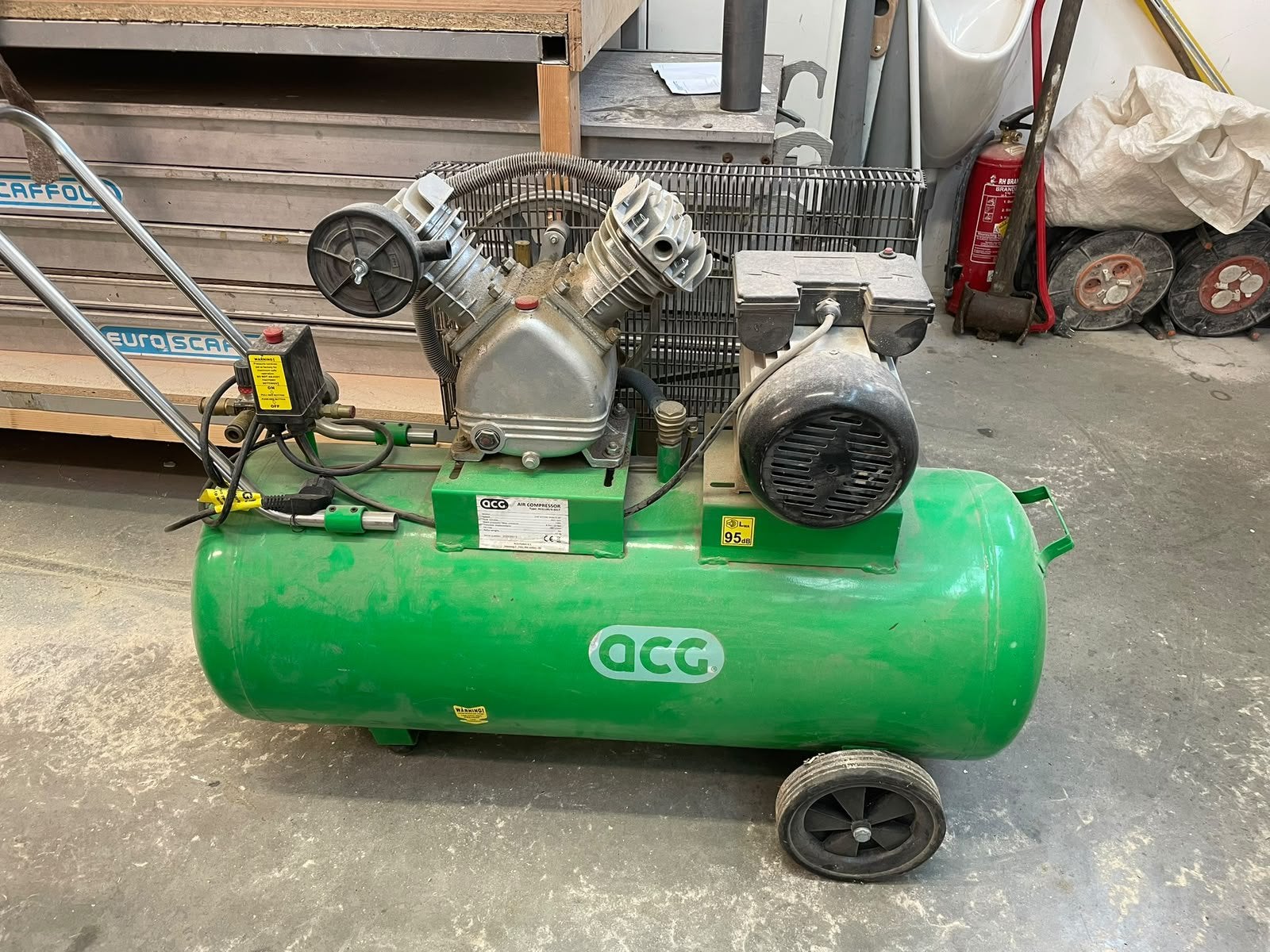 Compressor 100L, Doe-het-zelf en Verbouw, Ophalen, Gebruikt, 200 tot 400 liter/min, Mobiel