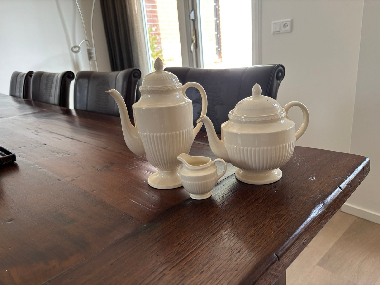 Wedgewood koffiepot, theepot en melkkannetje., Ophalen