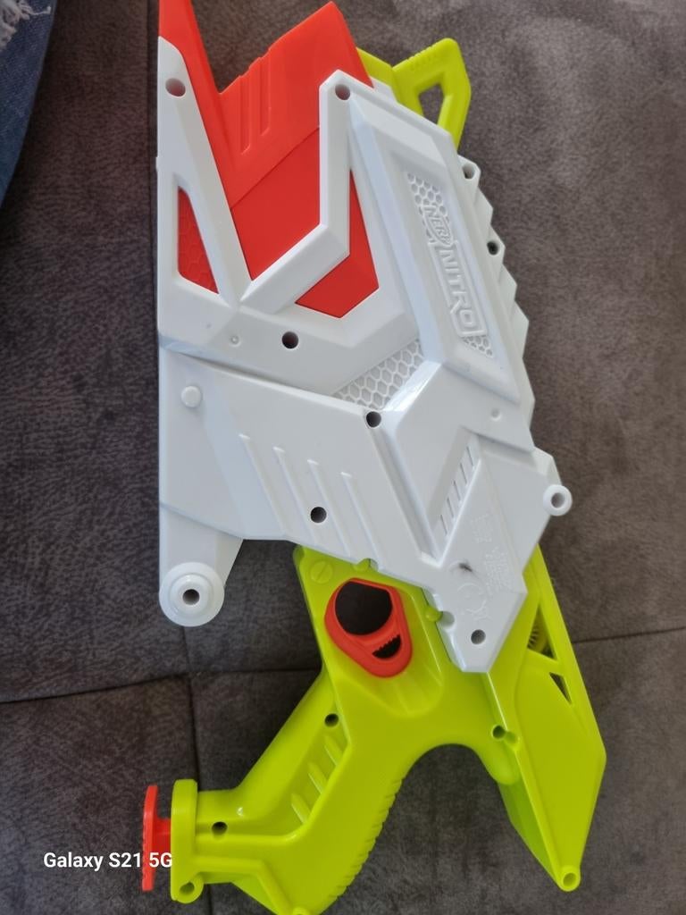 Nerf Nitro blaster met auto, Ophalen of Verzenden, Gebruikt