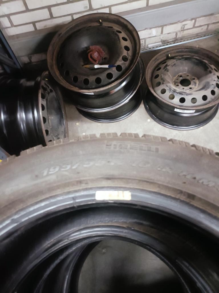 Pirelli 195-55-16 winterbanden, Ophalen, 16 inch, Winterbanden, Band(en)