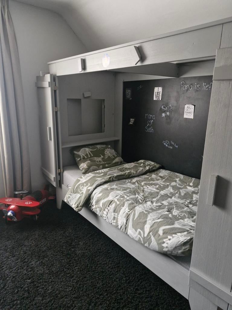 Bedstee met achterwand en raampjes, Kinderen en Baby's, Kinderkamer | Bedden, Ophalen, Zo goed als nieuw, 180 cm of meer, 85 tot 100 cm