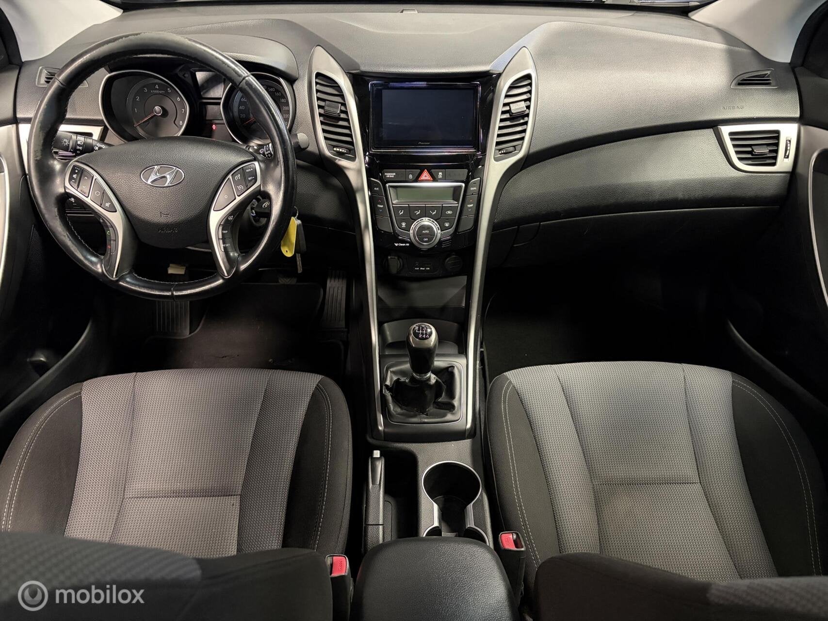 Hyundai i30 1.6 GDI i-Vision CARPLAY / CLIMA / CRUISE / PDC, Auto's, Voorwielaandrijving, Euro 5, 135 pk, Gebruikt