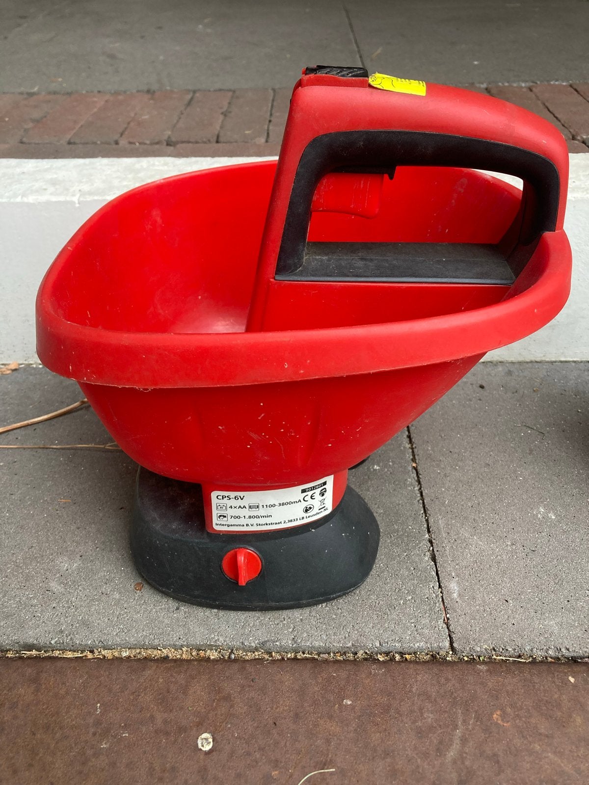 Handmatige kunstmeststrooier op batterijen, Ophalen, Gebruikt