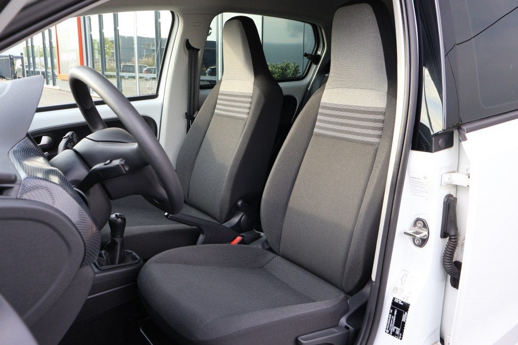Volkswagen UP 1.0 / Climatronic / Camera / PDC / DAB / Cruis, Parkeersensor, Gebruikt, Met garantie (alle), 4 stoelen