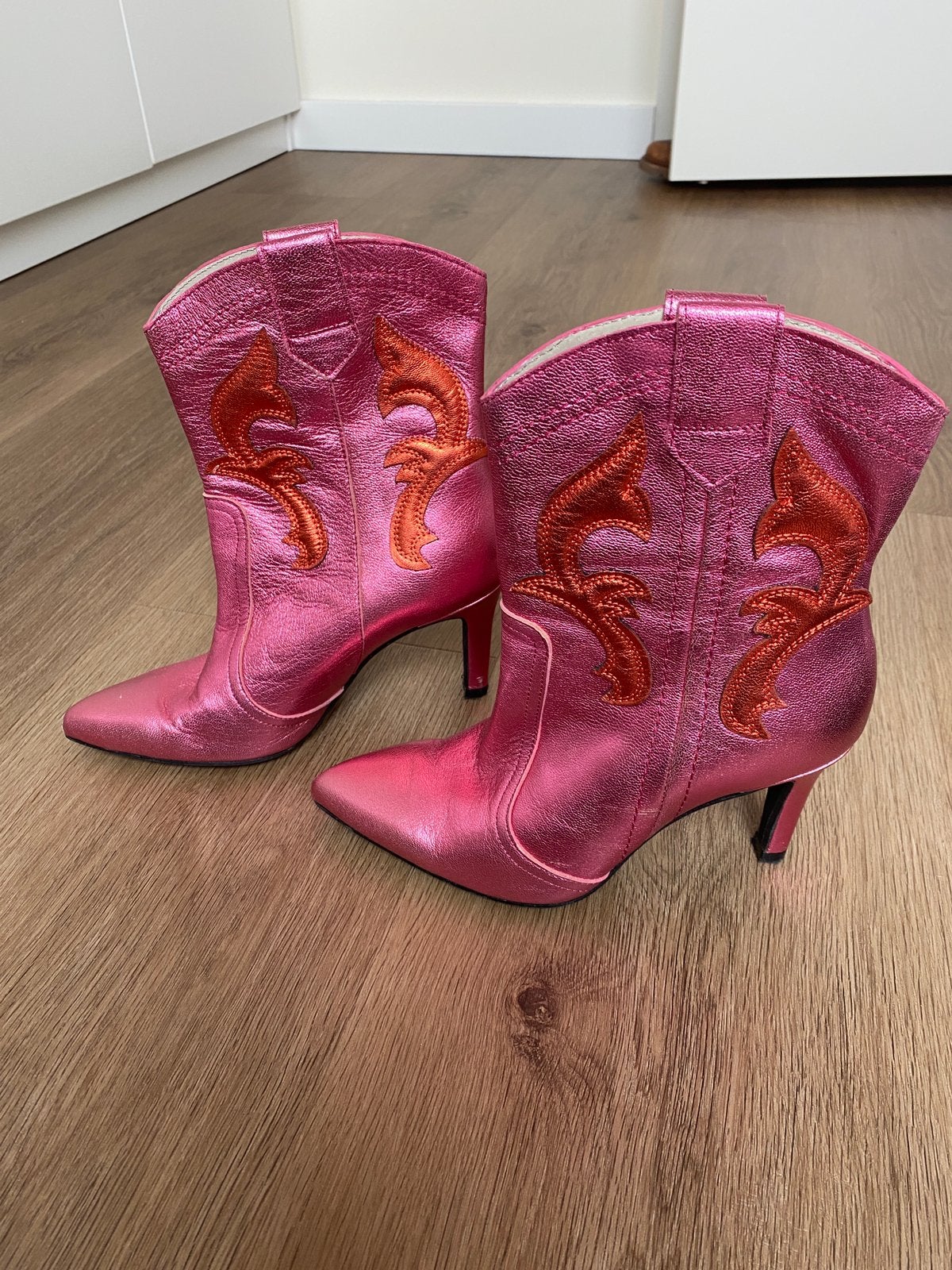 Roze cowboylaarzen maat 36 metallic, Kleding | Dames, Schoenen, Lage of Enkellaarzen, Ophalen of Verzenden, Roze, Gedragen