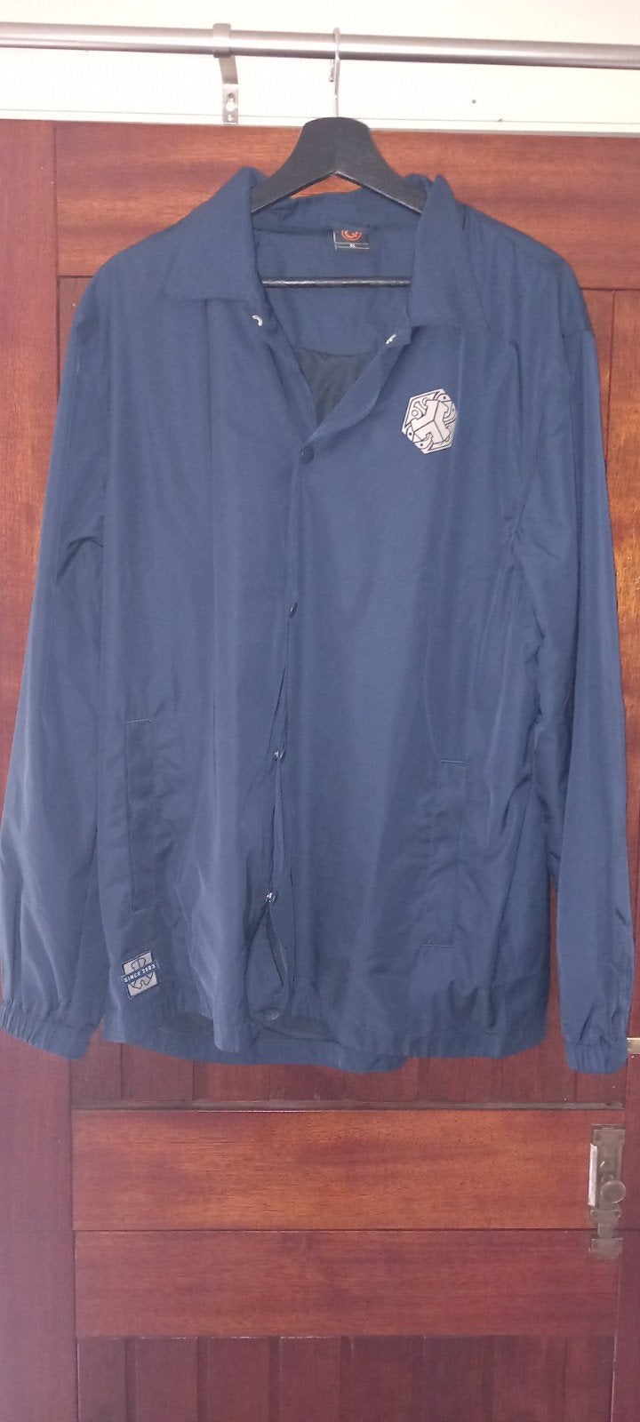 Nieuw Defqon.1 Coach Jas - Officiële Merchandise, Blauw, Ophalen of Verzenden, Zo goed als nieuw, Maat 46 (S) of kleiner