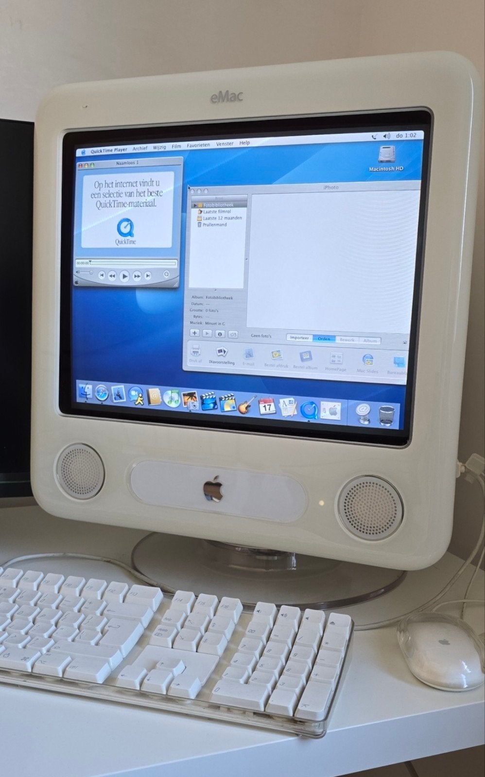 Vintage Apple iMac G4 (eMac) met Tilt en Swivel stand, Computers en Software, Vintage Computers, Ophalen