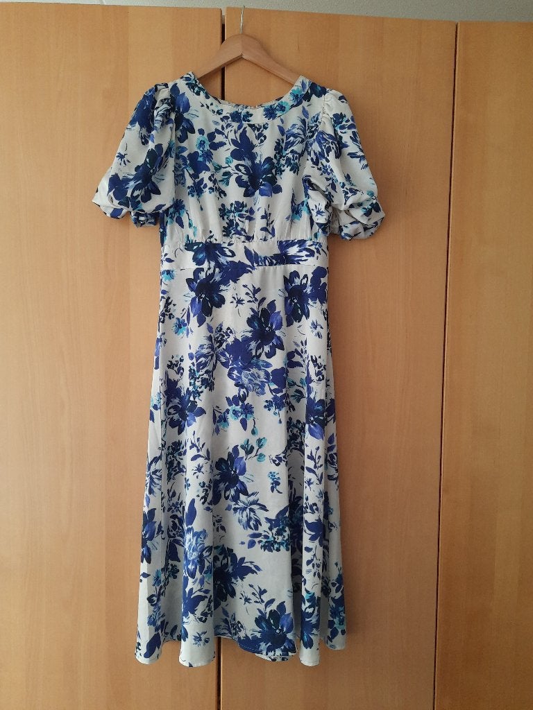 Wit met blauw gebloemde jurk, maat M, Vero Moda, Kleding | Dames, Maat 38/40 (M), Meerkleurig, Vero Moda, Ophalen of Verzenden