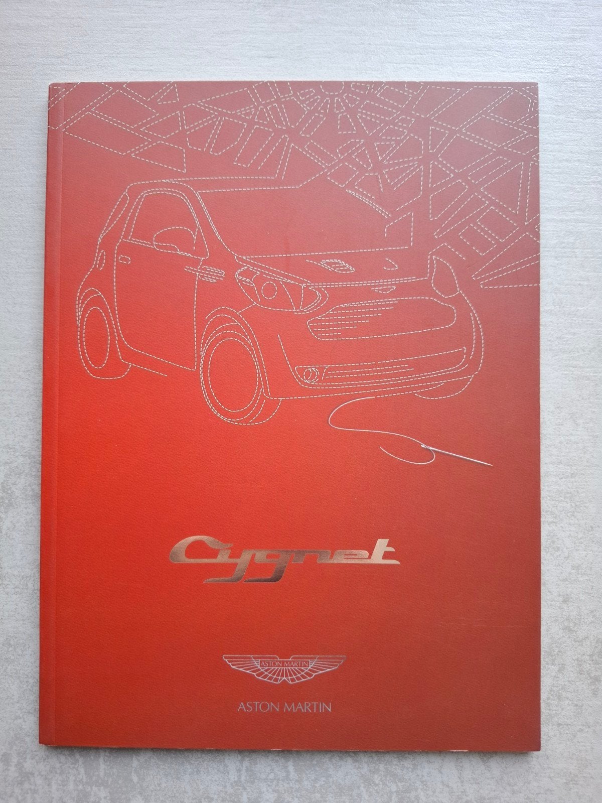 Aston Martin Cygnet brochure - 2011, Boeken, Ophalen of Verzenden, Zo goed als nieuw, Overige merken