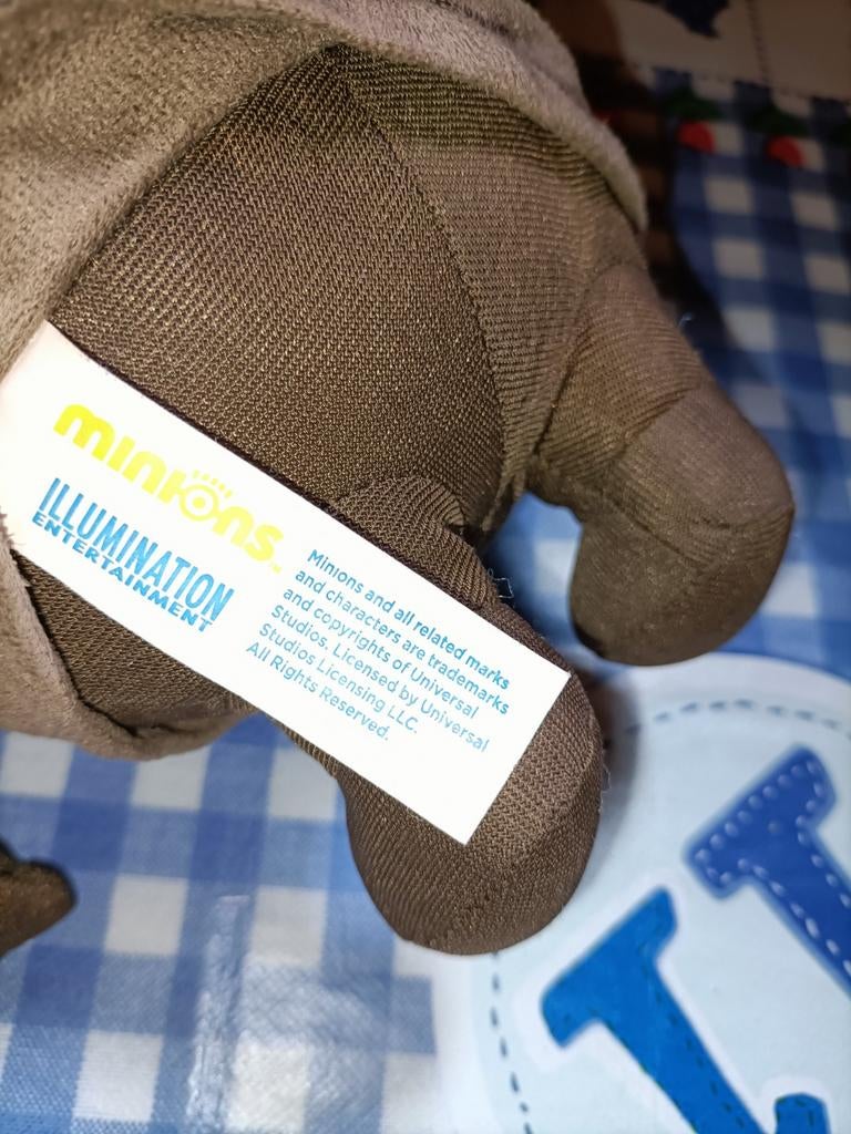 Minions knuffel met bruine jas Minion 24 cm groot, Ophalen of Verzenden, Zo goed als nieuw