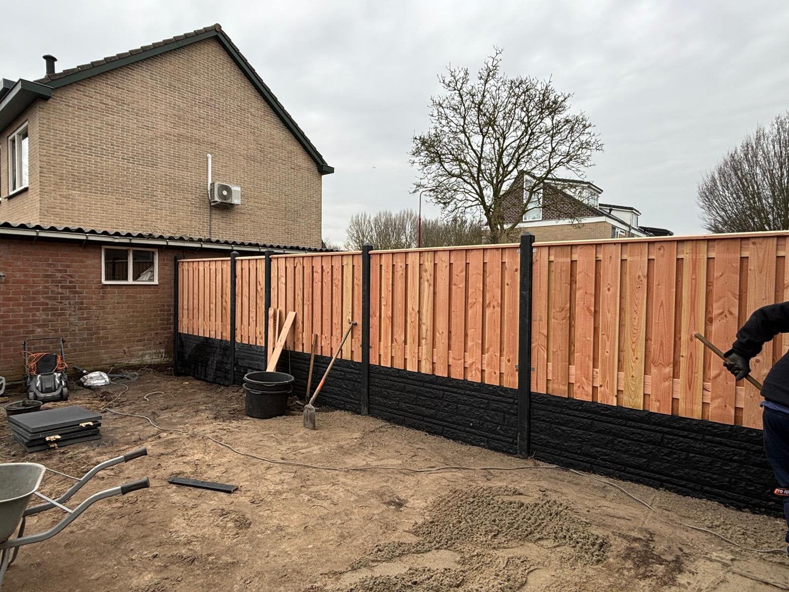 Schutting voordelig laten plaatsen vanaf €95,-, Tuin en Terras, 1 tot 2 meter, 6 meter of meer, Nieuw, Ophalen of Verzenden