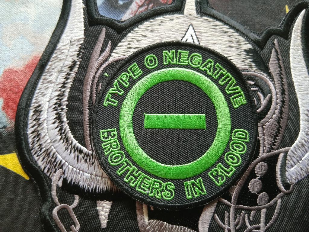 Type O negative brothers in blood  7.5 cm patch t89, Verzenden, Nieuw, Kleding