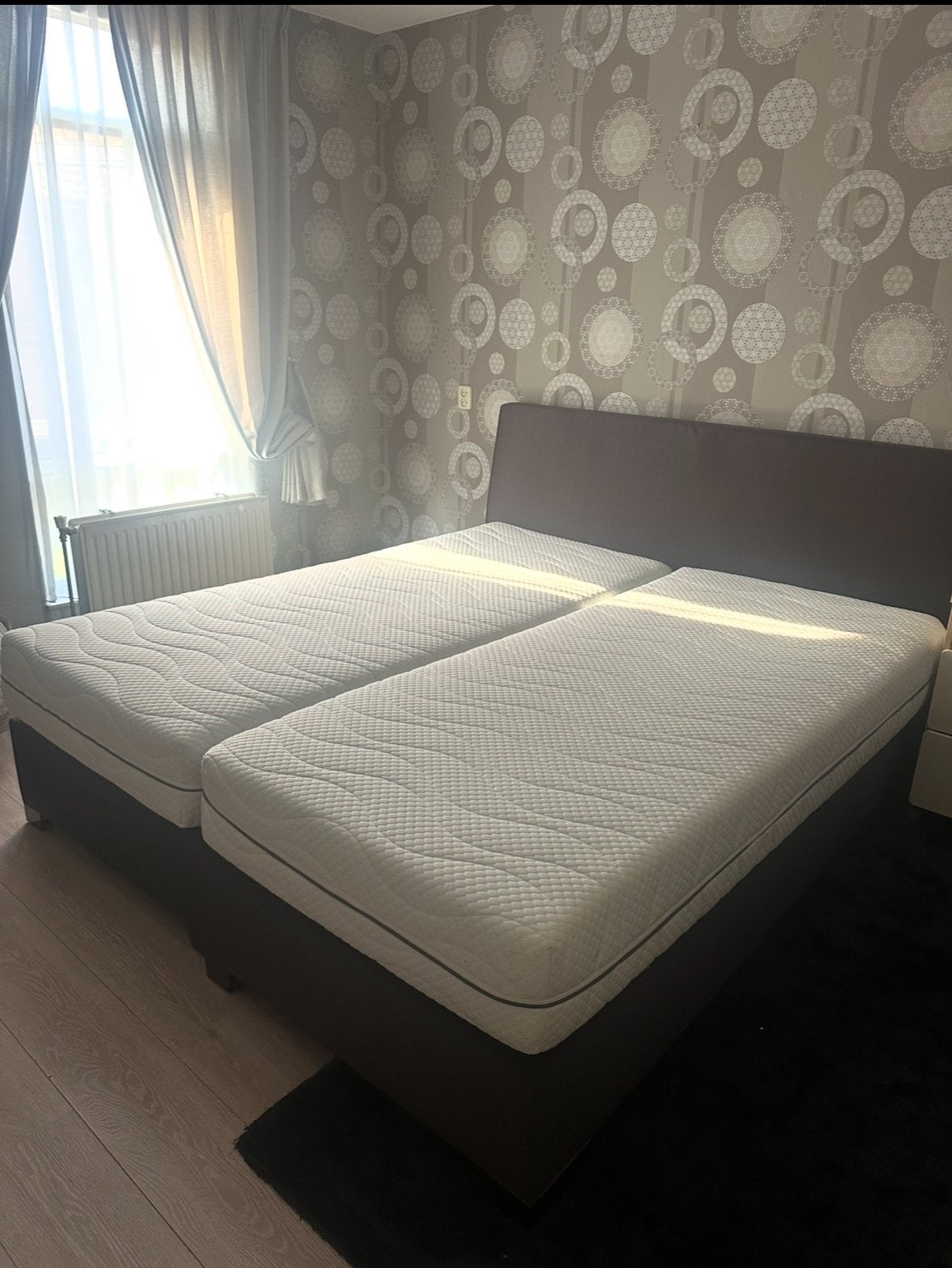 Swisse Sense boxspring (180/200) inclusief matrassen., Ophalen, Tweepersoons, Zo goed als nieuw, 180 cm