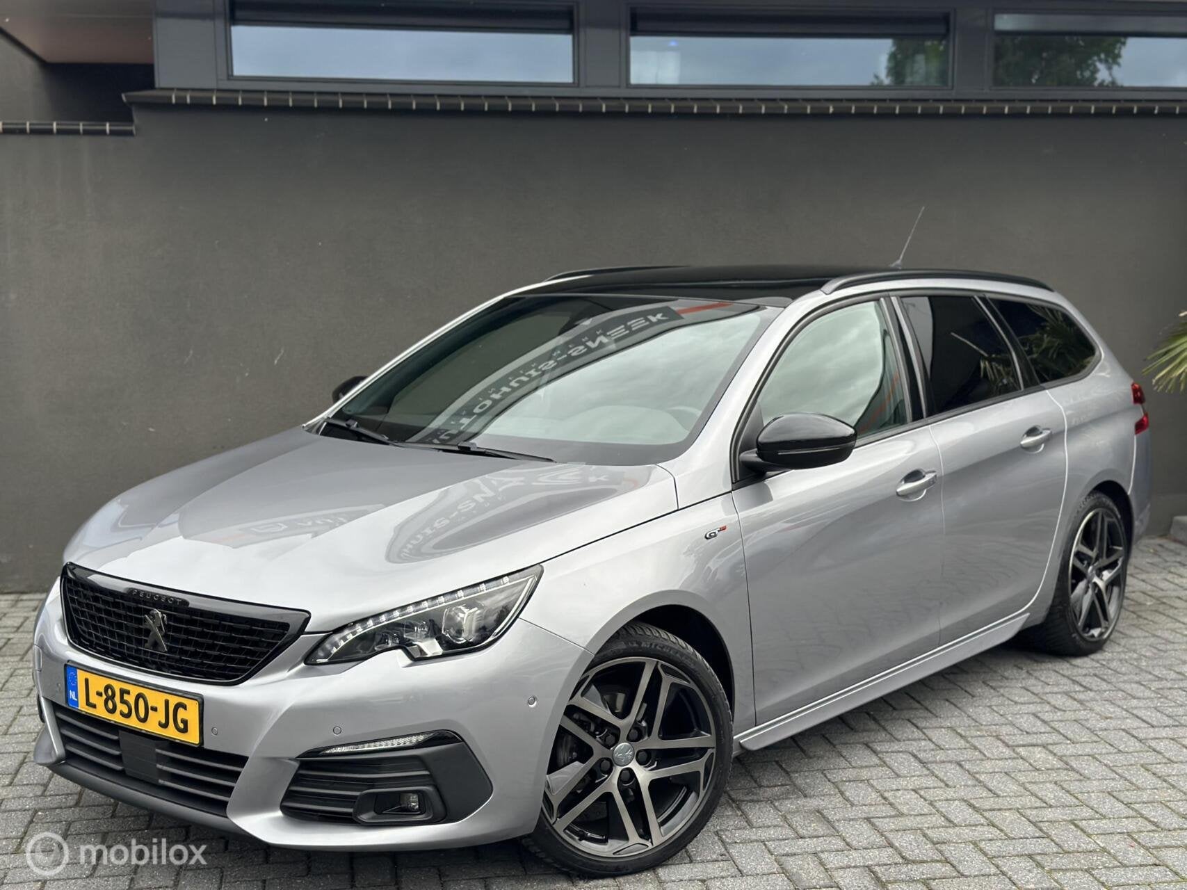 Peugeot 308 SW 1.2 PureTech Blue Lease GT Automaat |Pano|Cam, Gebruikt, 1199 cc, Origineel Nederlands, Verwarmde buitenspiegels