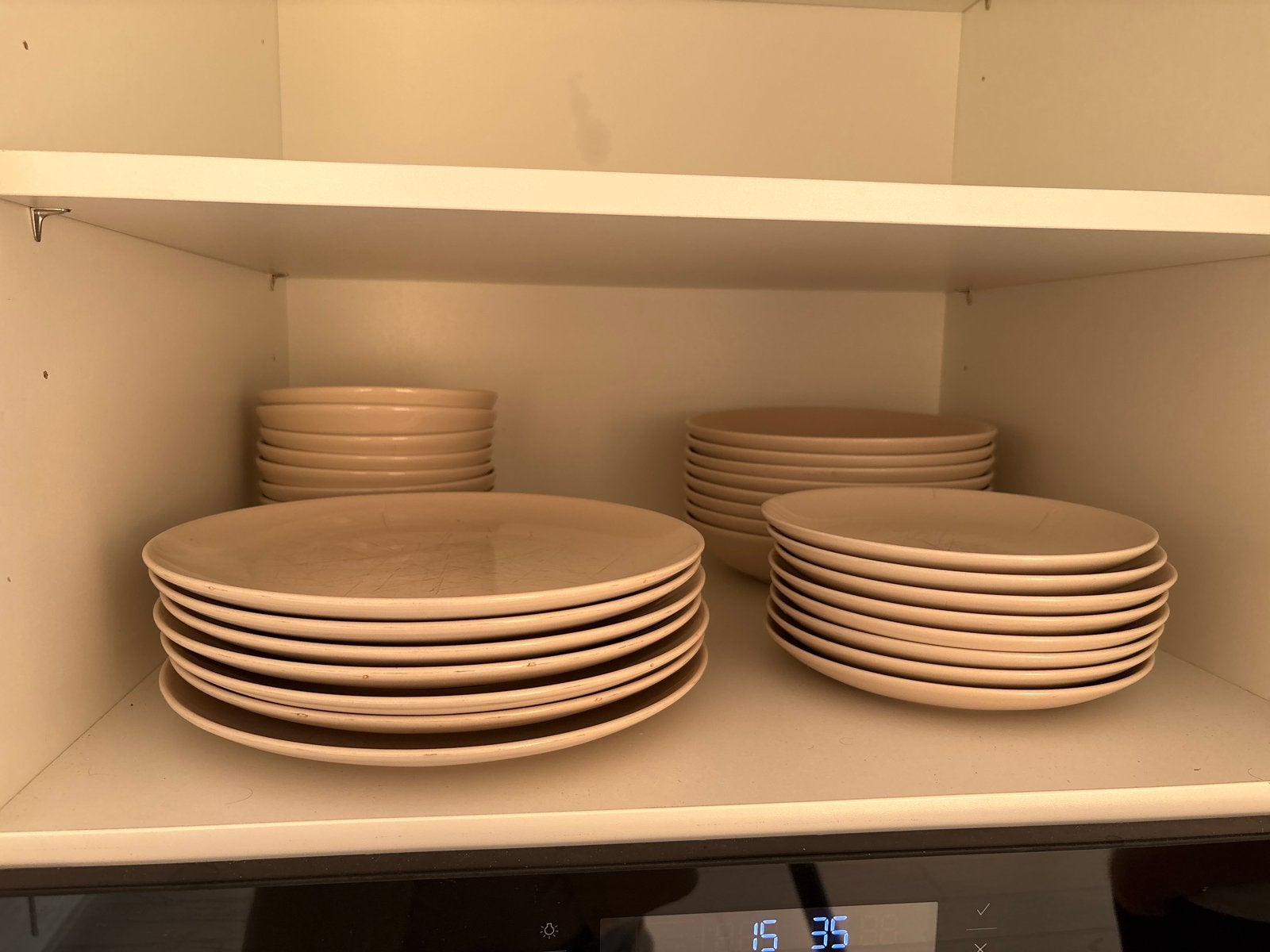 Beige IKEA servies - gebruikt, kan nog een ronde mee, Ophalen, Gebruikt, IKEA, Overige stijlen