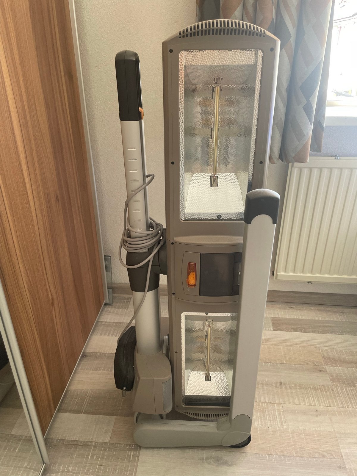 Hapro Innergize HP8565 Zonnebank met Infrarood, 10 branduren, Ophalen, Zo goed als nieuw, Zonnebank dubbelzijdig, Minder dan 10 lampen