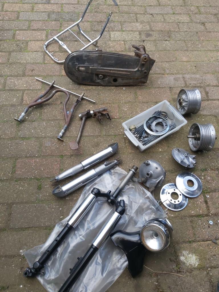 Diverse onderdelen  van puch mv oldtimer brommer zie foto's, Fietsen en Brommers, Ophalen, Gebruikt, Overige typen
