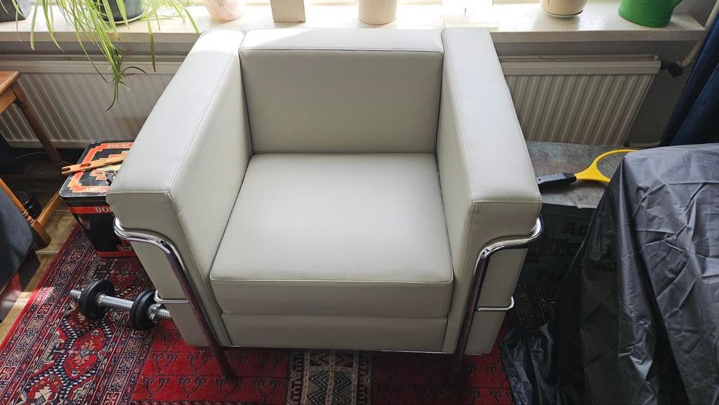 Fijne stoelen, leer, design tijdloos Le Corbusier LC2, Ophalen, Minder dan 75 cm, Zo goed als nieuw, 75 tot 100 cm