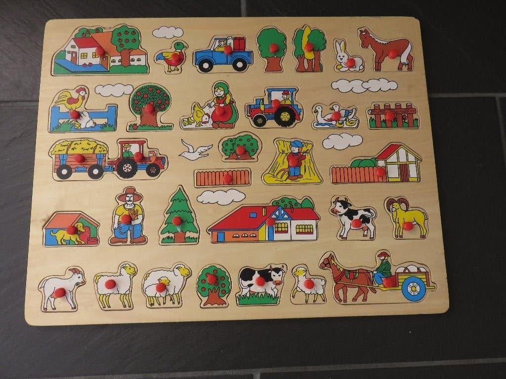 Houten knopjespuzzel boerderij, 32 stukjes, grote puzzel., 10 tot 50 stukjes, Ophalen of Verzenden, Zo goed als nieuw, Van hout