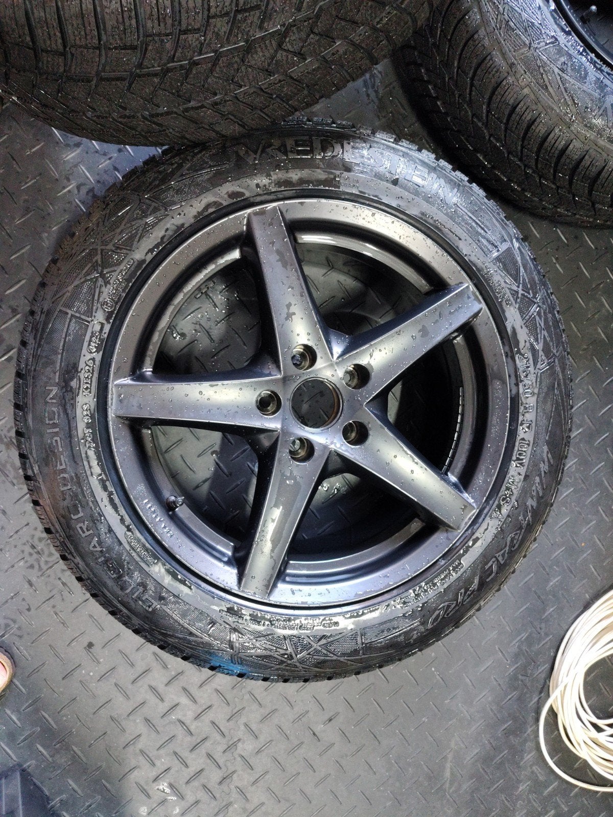 4 nieuwe Vredestein winterbanden op velg Renault Captur, Ophalen