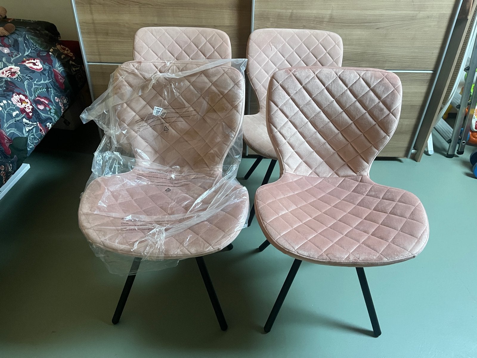 4 roze eetkamerstoelen - 2 nieuw, 2 gebruikt, Ophalen, Overige kleuren, Nieuw, Vier
