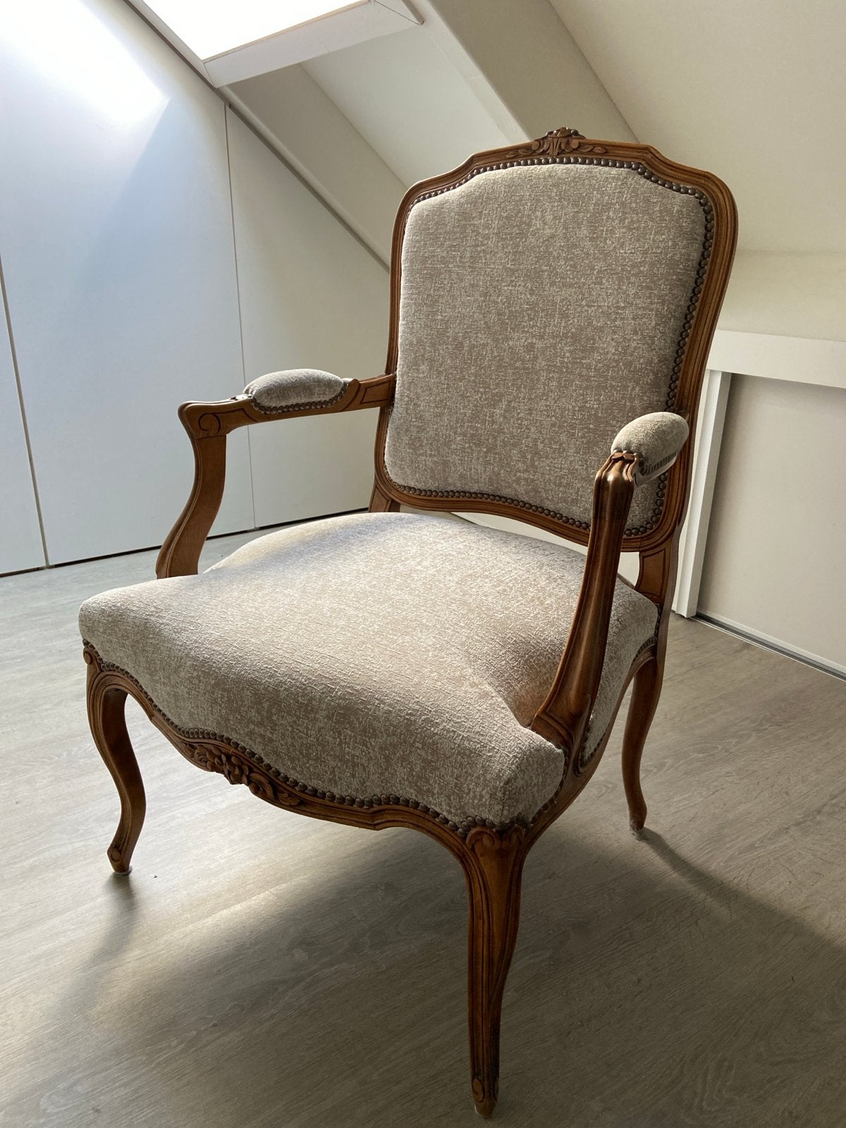 Antieke fauteuil in Lodewijk XV-stijl, Ophalen