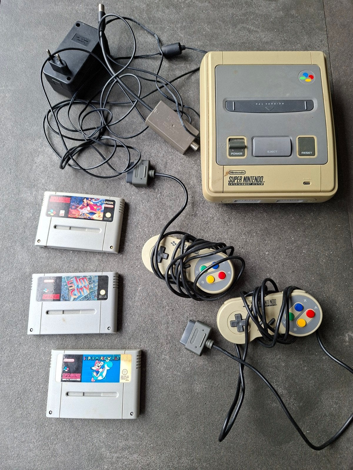 Super Nintendo SNES Classic met 2 controllers en 3 games, Spelcomputers en Games, Verzenden, Gebruikt, Met 2 controllers, Met games
