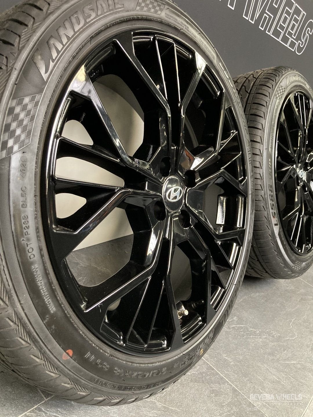 18” Hyundai Bayon sport velgen + banden 4x100, Auto-onderdelen, 18 inch, -, -, Banden en Velgen