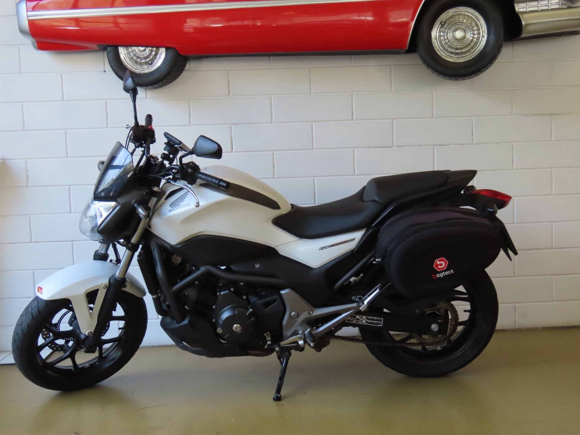 Honda Tour NC 750S ABS, Henry Fordstraat 17
3238BE  Zwartewaal, NL, Meer dan 35 kW, Toermotor, Info@vanvlietautos.nl