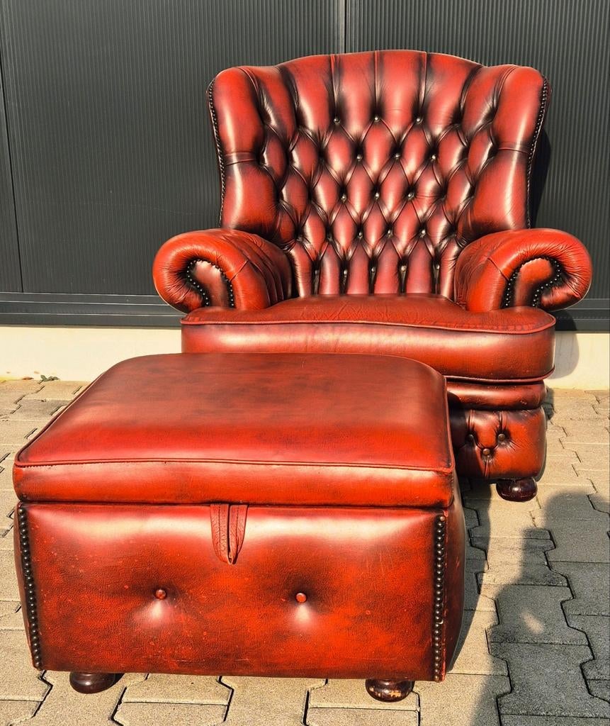 Chesterfield fauteuil met voetenbank(hocker), Ophalen of Verzenden