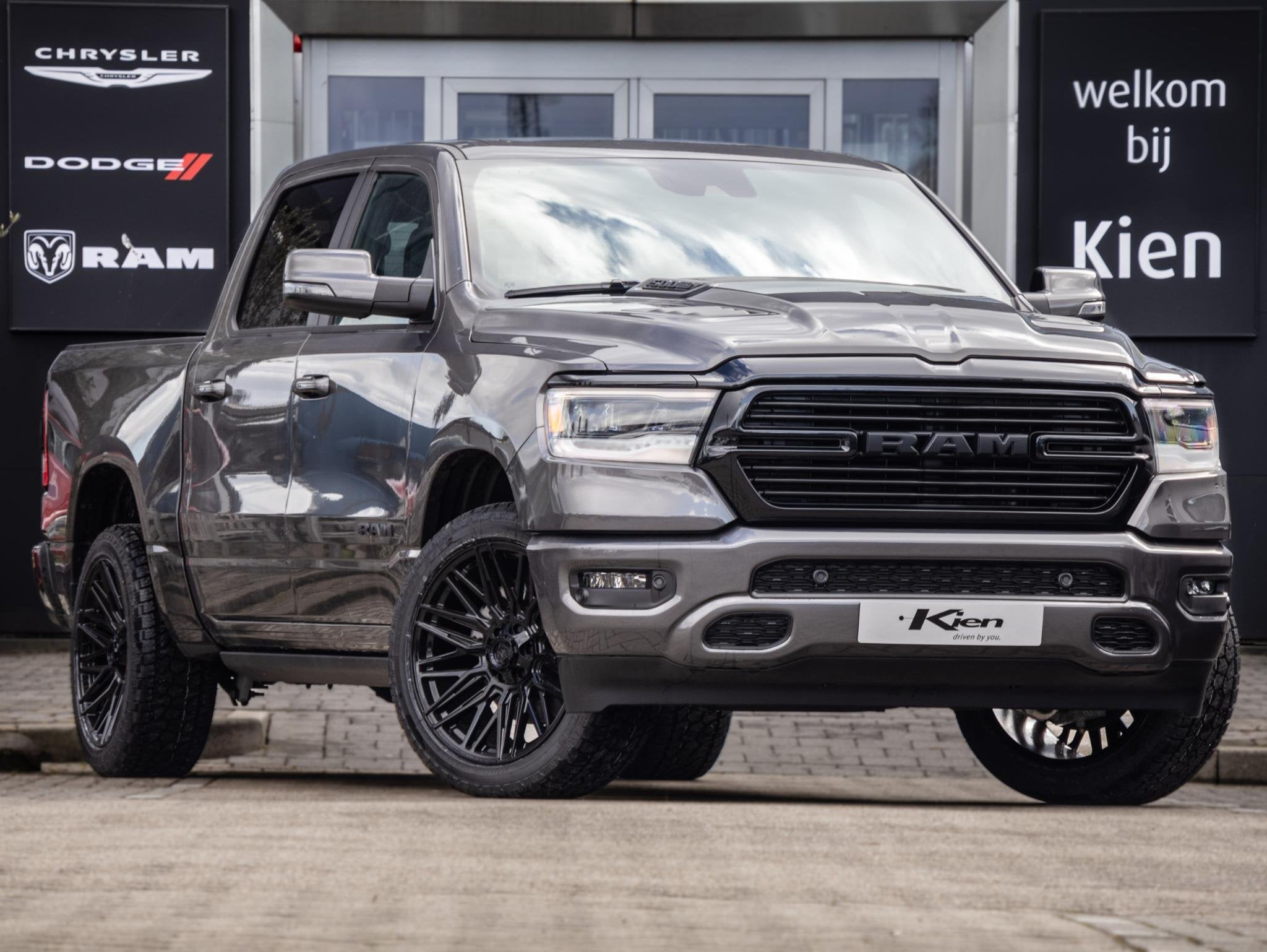 Dodge Ram 1500 5.7 V8 4x4 Crew Cab Dominator | Pano-Dak | Gr