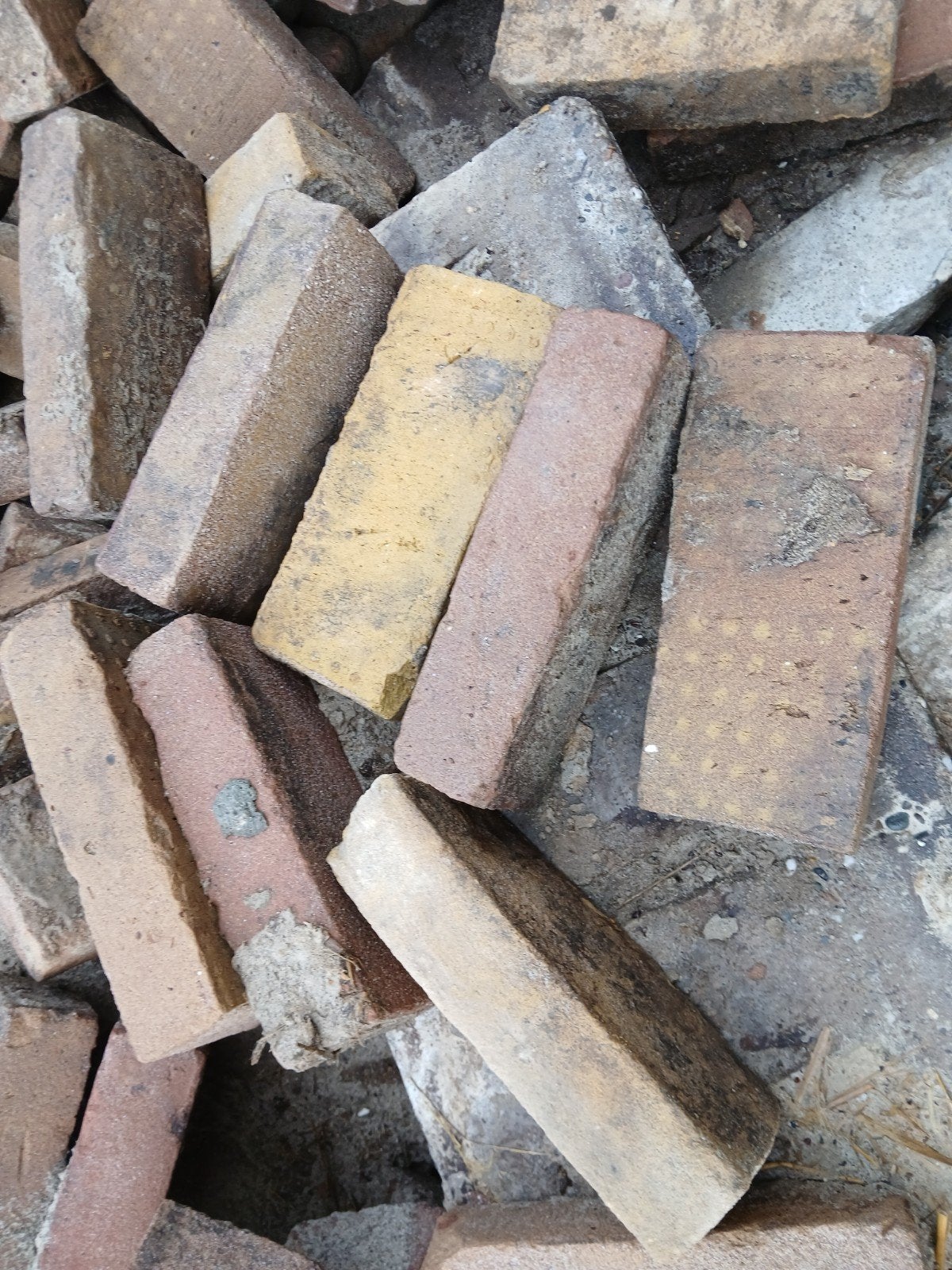 Grote partij gebruikte bakstenen voor diverse projecten, Ophalen, Gebruikt, Beton