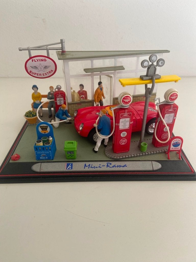 Mini-Rama diorama Tankstellel / Gasoline Station met Porsche, Gebruikt, 1:50 of kleiner, N.v.t., N.v.t.
