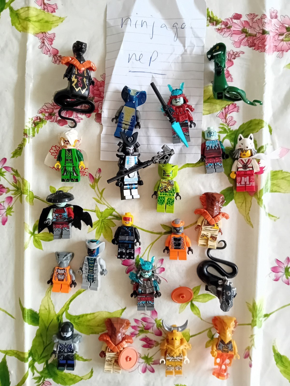 Nep minifiguren ninja en dino, geen lego merk, Ophalen of Verzenden, Zo goed als nieuw, Overige merken