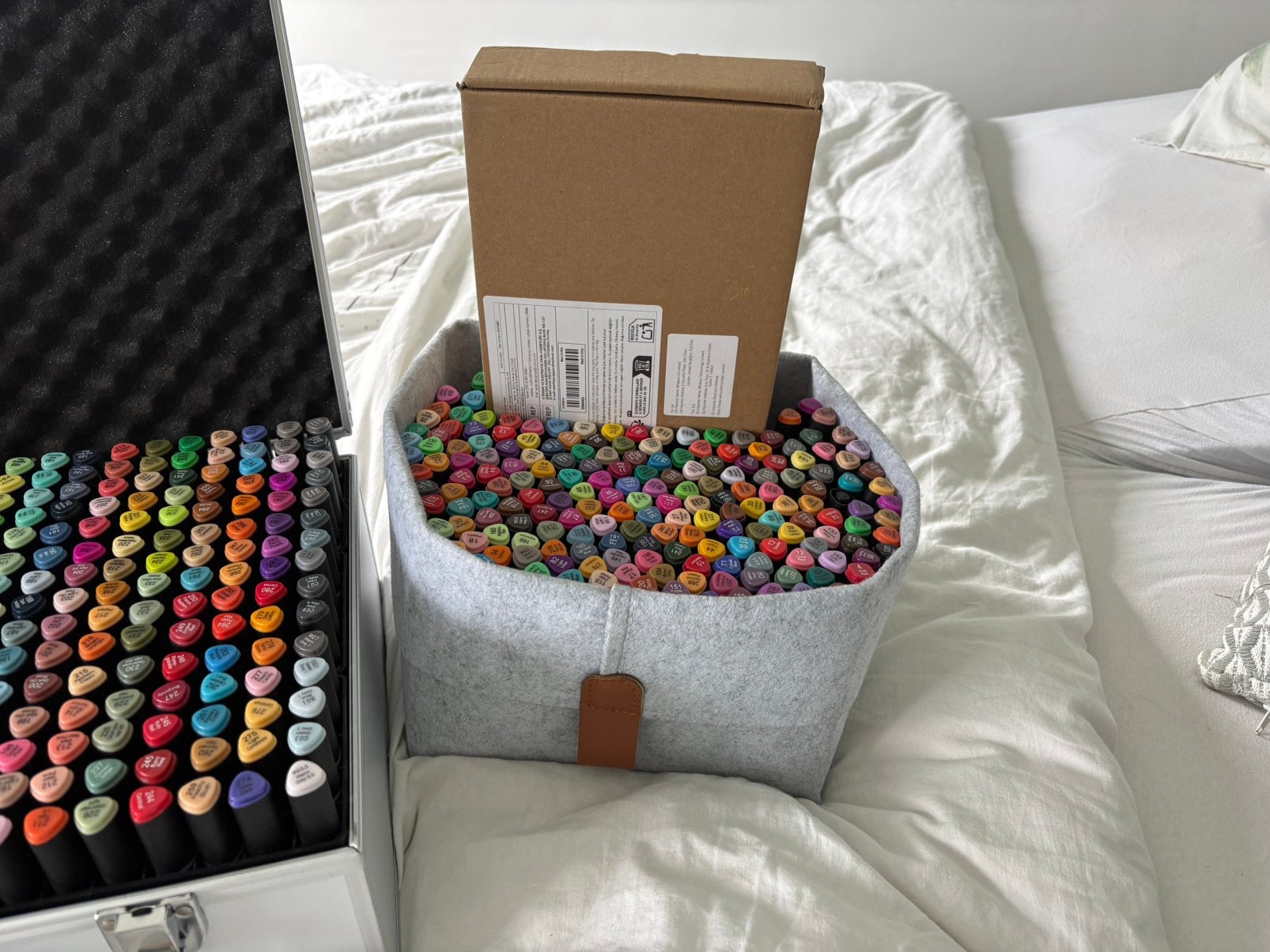 Decotime xxl koffer alcohol markers en meer, Hobby en Vrije tijd, Tekenen, Ophalen of Verzenden, Gebruikt, Potlood of Stift
