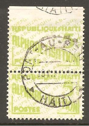 Haiti toeslagzegel mi nr 28 (zegelpaartje) 1 kant ongetand, Ophalen of Verzenden, Gestempeld, Midden-Amerika