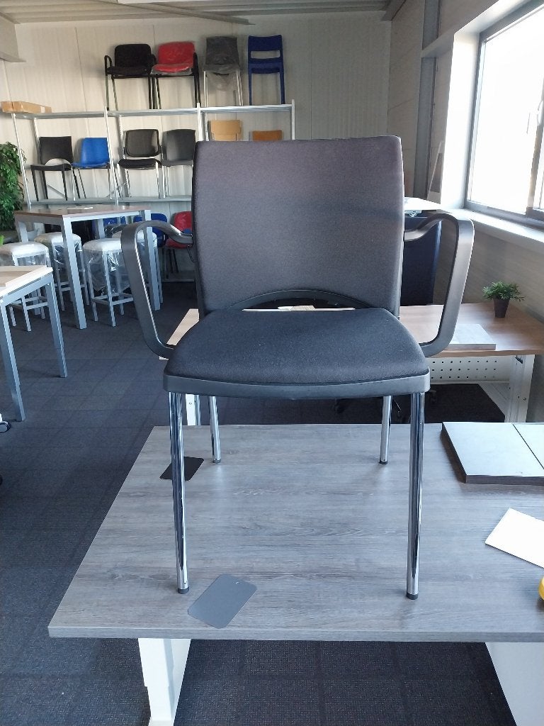 Vergaderstoel, bijzetstoel, conferentiestoel ViaSit. Zwart, Huis en Inrichting, Stoelen, Ophalen, Gebruikt, Zwart, Metaal