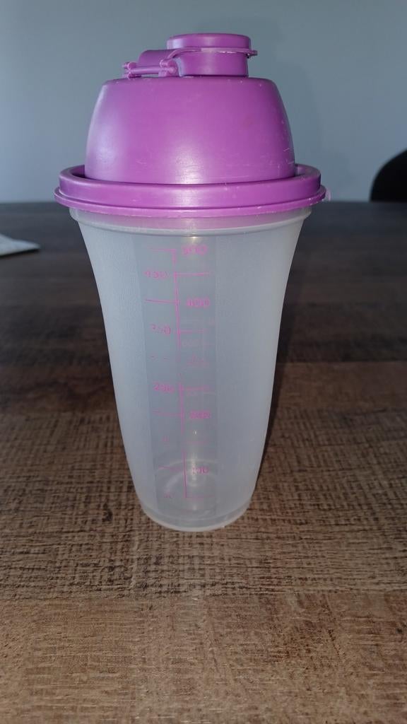 Tupperware shaker, Huis en Inrichting, Keuken | Tupperware, Ophalen of Verzenden, Zo goed als nieuw, Paars, Beker of Kan