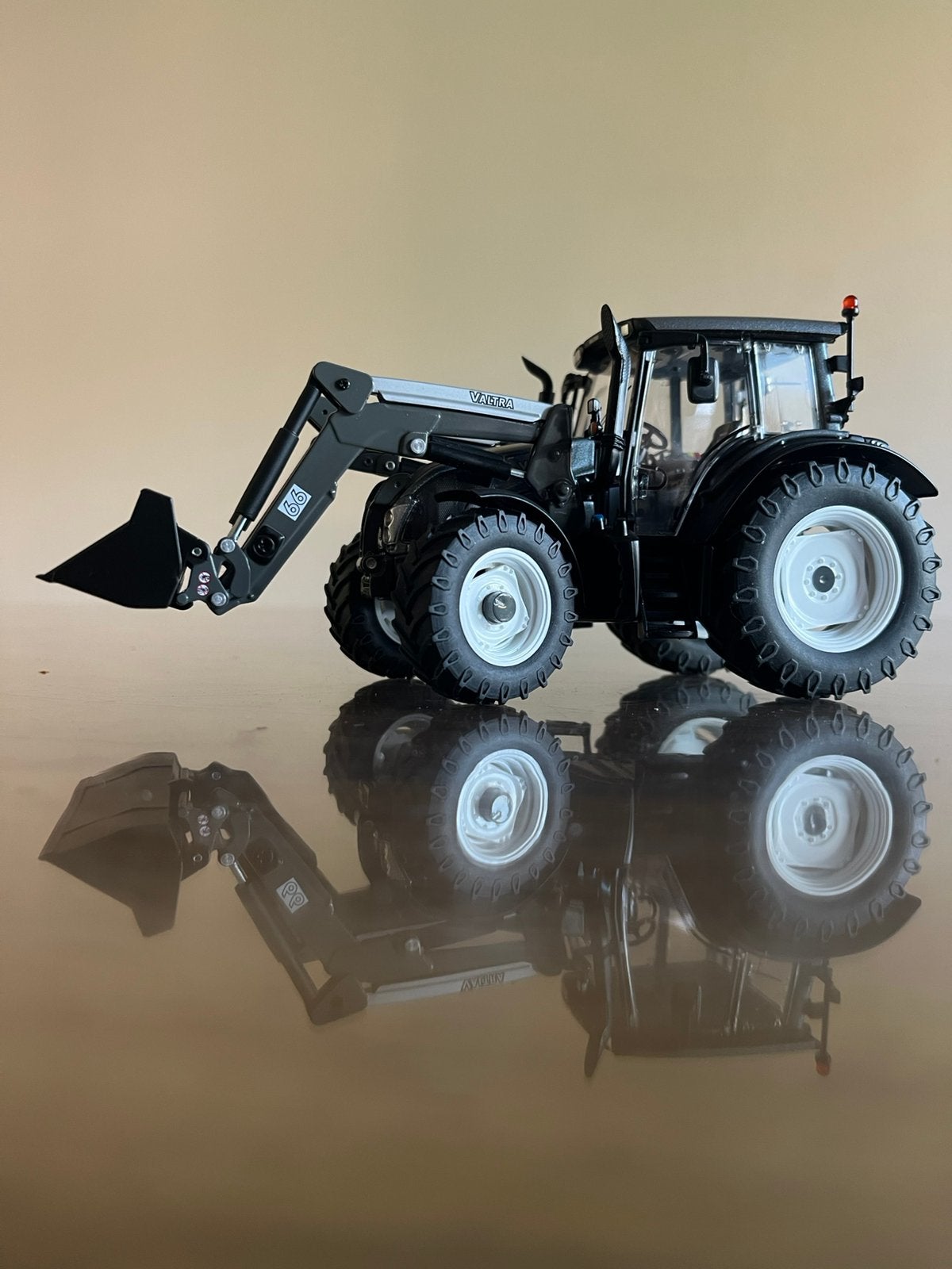 Valtra N 123 HiTech trekker met frontlader Wiking, Ophalen of Verzenden, Zo goed als nieuw, Tractor of Landbouw, Overige merken