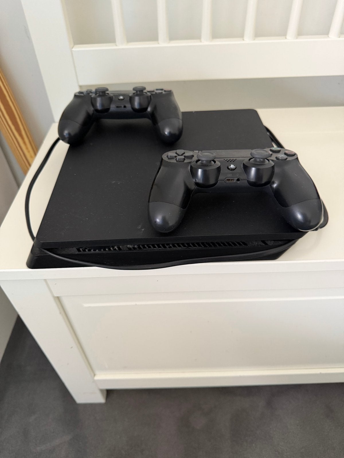 PlayStation 4 Slim met 2 controllers, Spelcomputers en Games, Spelcomputers | Sony PlayStation 4, Ophalen, Met 2 controllers, Slim